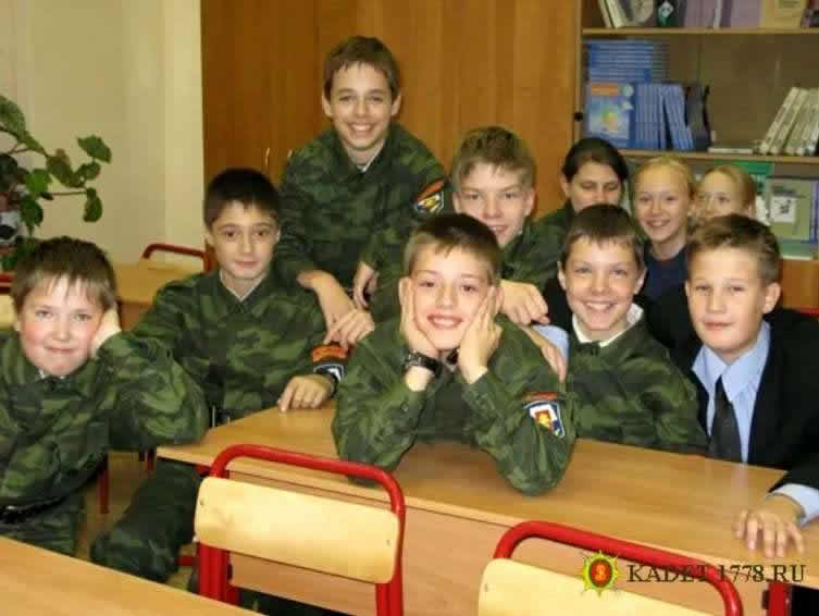 Ученики кадетской школы "Шереметьевский кадетский корпус" на занятиях в классе