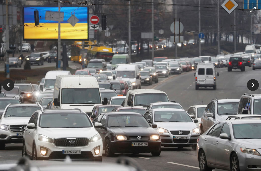 Автомобильная пробка на выезде из Харькова