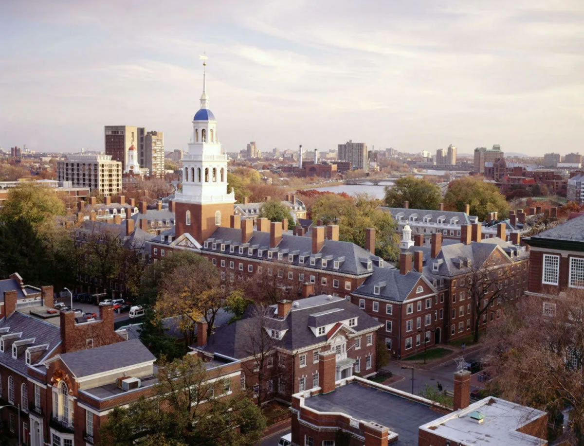 Один из самых престижных университетов мира - Гарвардский университет в Бостоне