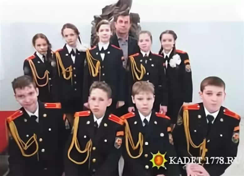 ченики кадетской школы "Шереметьевский кадетский корпус" в парадной форме.