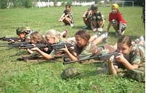 Девочки-кадеты в кадетском оздоровтельно-образовательном лагере Патриот