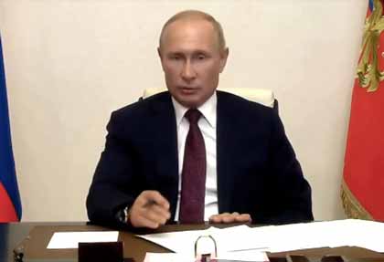 В Путин заверил, что полного перехода на дистанционное образование в ближайшее время не планируется