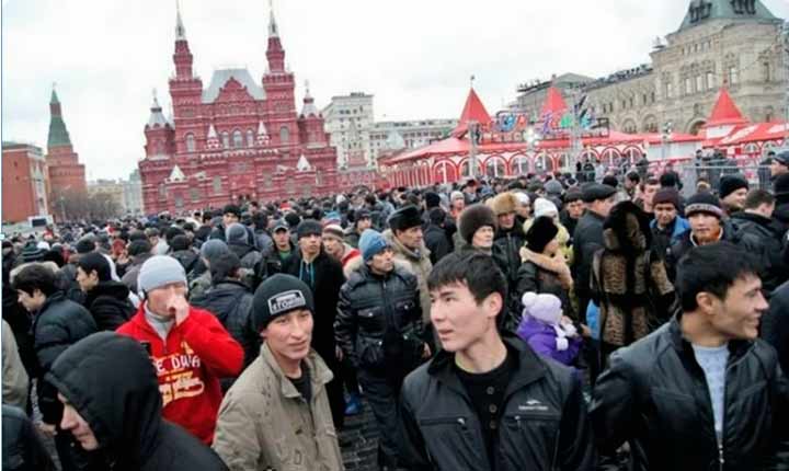 Кто празднует российские праздники на Красной площади