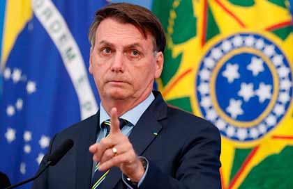 Президент Бразилии заявил о взаимосвязи между прививками от COVID и риском заразиться СПИДом