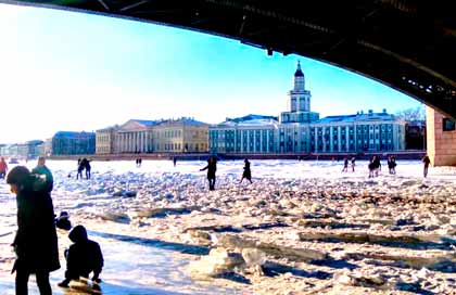 Школьникам Петербурга продлят зимние каникулы