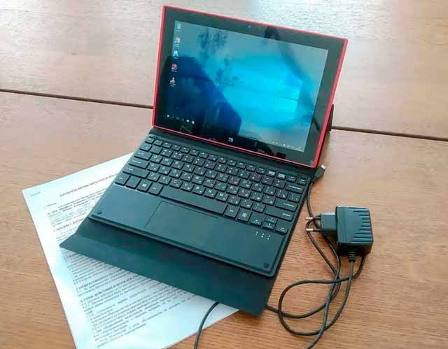 В школах массово раздают планшеты и компьютеры для дистанционной учебы