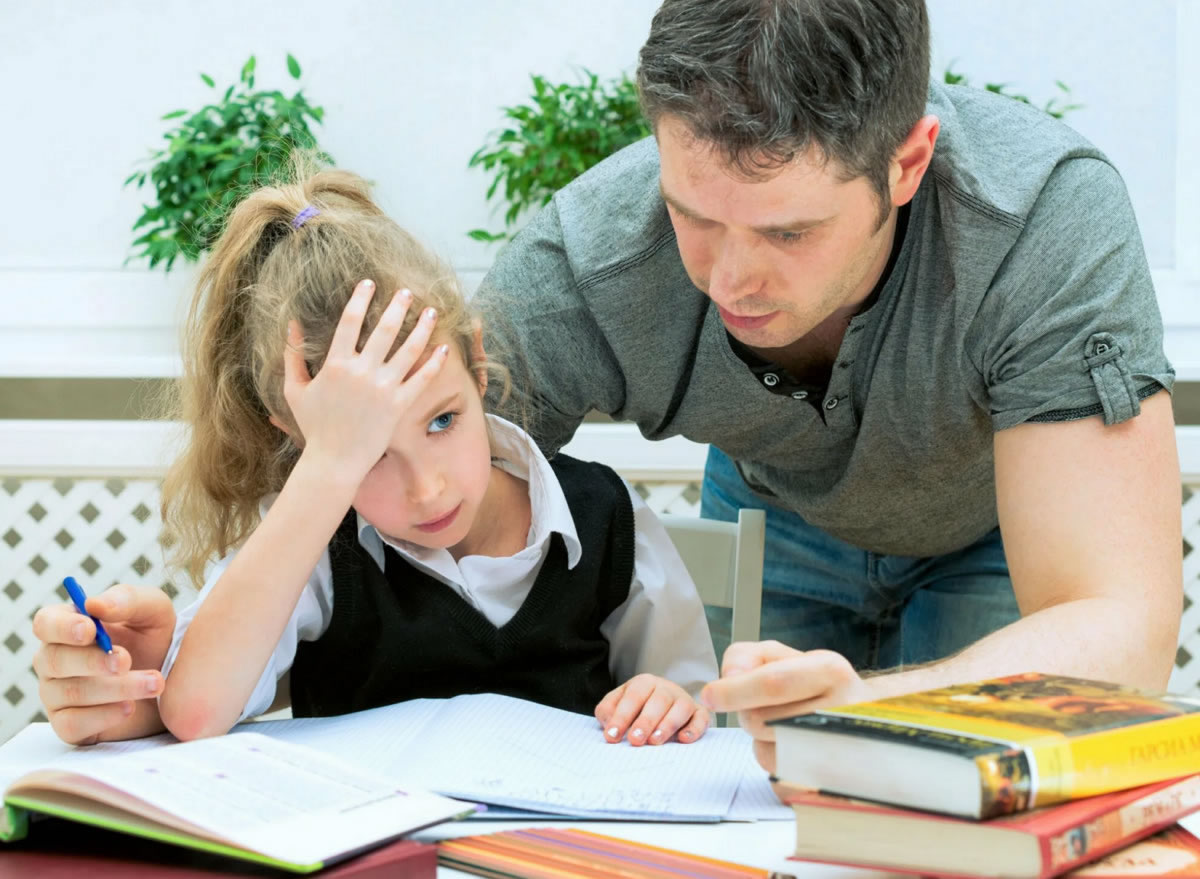 Даже у очень образованных родителей могут быть трудности с домашними заданиями детей