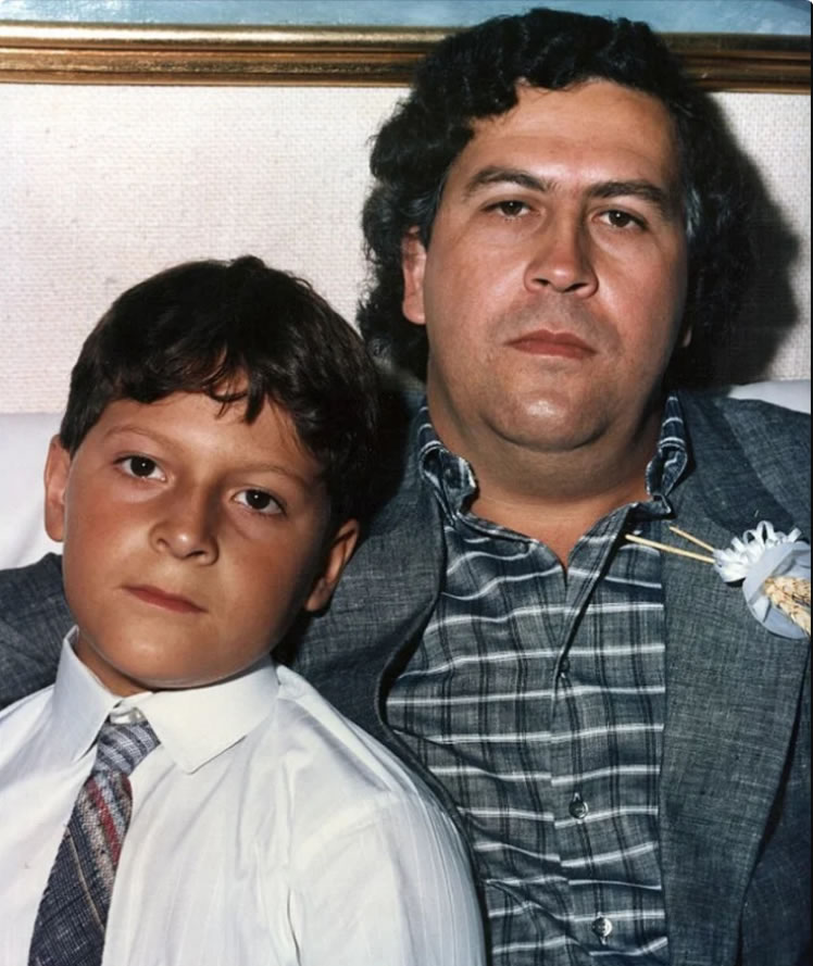 * Пабло Эскобар с сыном