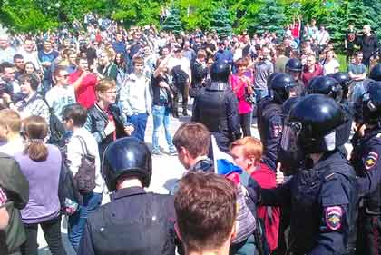 Молодежь на акциях Навального