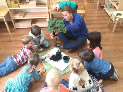 Занятия с детьми в детском саду  "Sunrise Montessori School" 